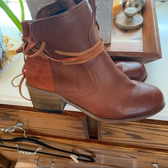 Boutique cognac western boots. Sz 6.5 Leather wraps faux leather and sue… - Picture 8 of 14